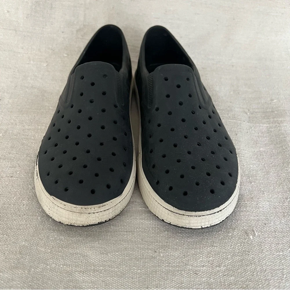 Old Navy Boys Size 4 Rubber Slip On Shoes
